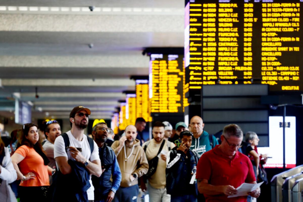 Sciopero generale domani 12 dicembre: trasporti, scuole e sanità a rischio in tutta Italia Sciopero generale domani 12 dicembre: trasporti, scuole e sanità a rischio in tutta Italia