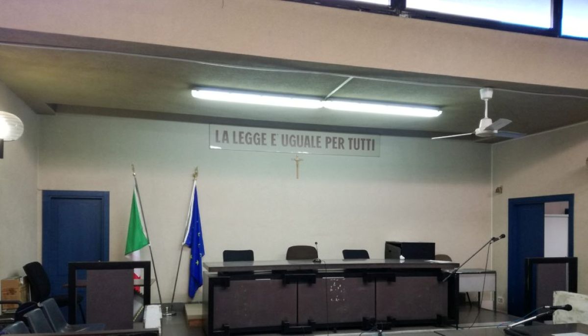 Taranto, chiesti 40 anni di carcere per 8 autisti dell’Amat: «Abusarono di una ragazza sui bus» Taranto, chiesti 40 anni di carcere per 8 autisti dell’Amat: «Abusarono di una ragazza sui bus»