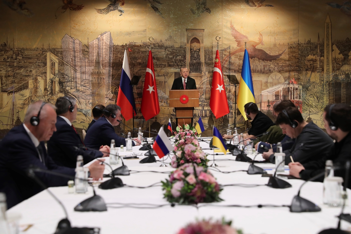 Tutto pronto per i negoziati in Turchia ma gli scenari restano ancora fumosi Tutto pronto per i negoziati in Turchia ma gli scenari restano ancora fumosi