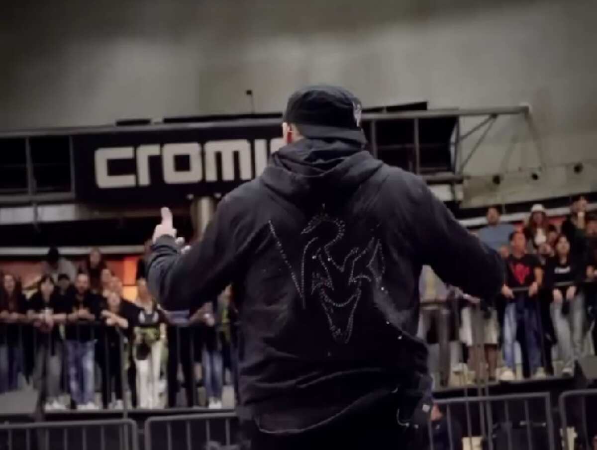 Le prove di Vasco Rossi al Cromie davanti ai suoi fan in Puglia: «Il concerto gira, ho ancora la voce» – VIDEO