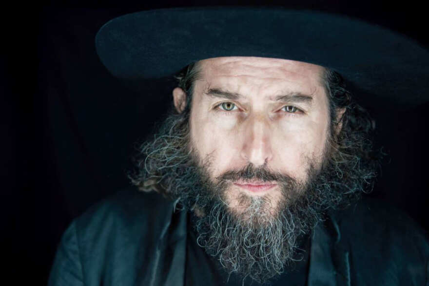 Vinicio Capossela torna a Bari con Nicoleide: al Petruzzelli un concerto-omaggio al Patrono Vinicio Capossela torna a Bari con Nicoleide: al Petruzzelli un concerto-omaggio al Patrono