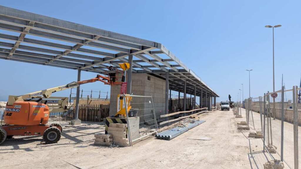 Bari, proseguono i lavori per il nuovo molo Sant’Antonio: sarà pronto entro marzo del 2026 – FOTO