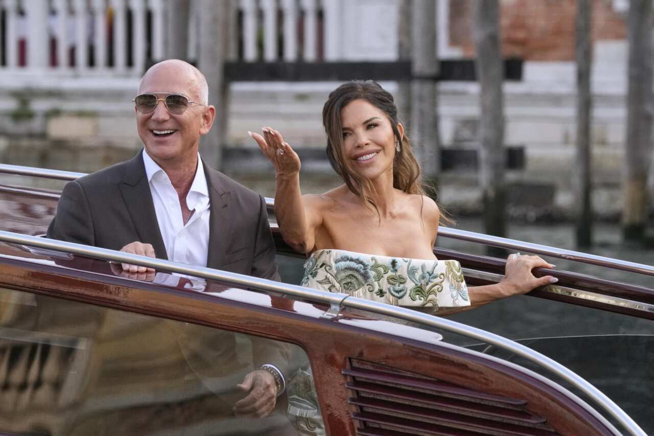 «Porto di Trani nel golfo di Venezia», la gaffe in un documento ufficiale: «Sarà l’influenza di Jeff Bezos» «Porto di Trani nel golfo di Venezia», la gaffe in un documento ufficiale: «Sarà l’influenza di Jeff Bezos»