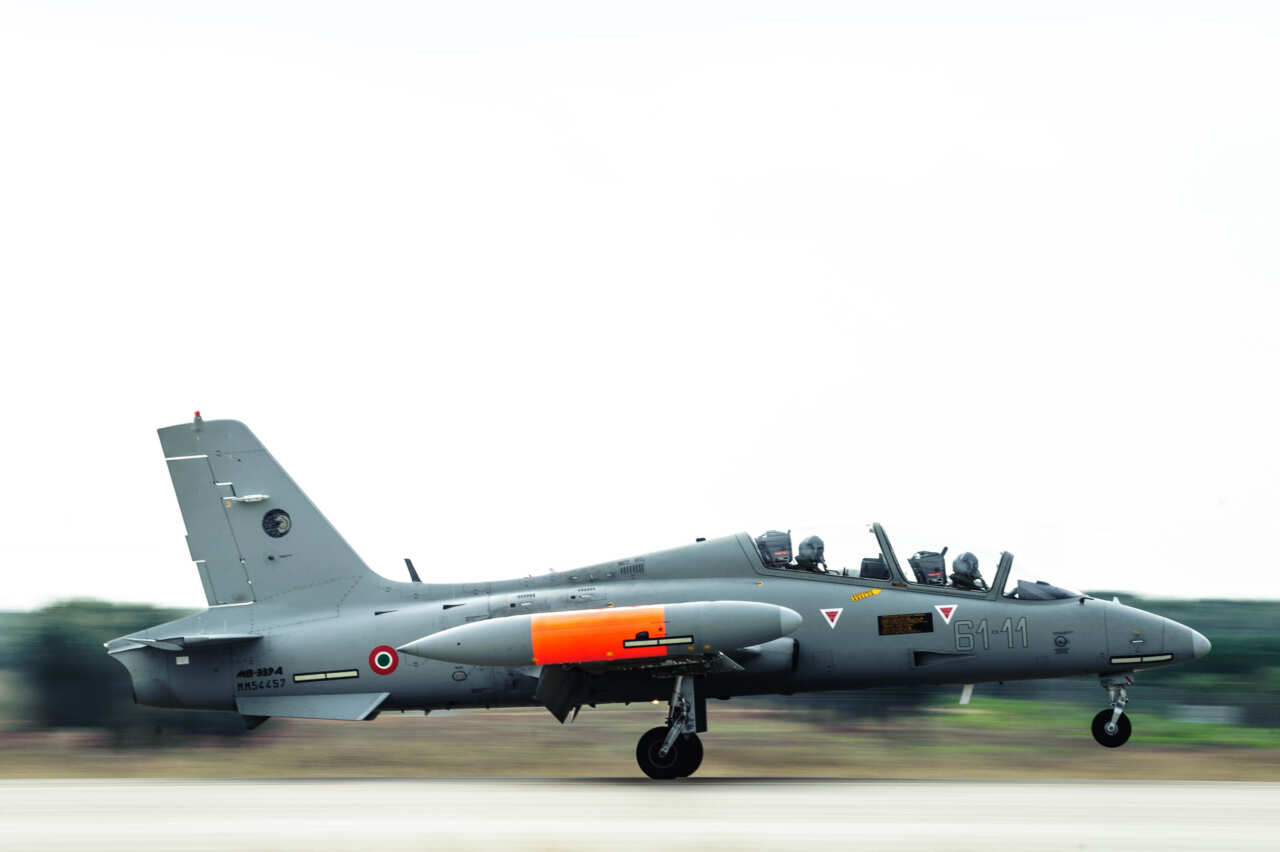 Passaggio di consegne a Galatina, addio al “Macchino” T-339A: ecco il nuovo addestratore T-345A – VIDEO Passaggio di consegne a Galatina, addio al “Macchino” T-339A: ecco il nuovo addestratore T-345A – VIDEO