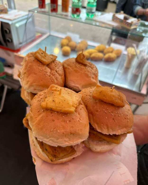 Galleria foto 'L’International Street Food torna a Bari: un viaggio gastronomico tra gli stand in Largo Giannella – FOTO' - foto 10