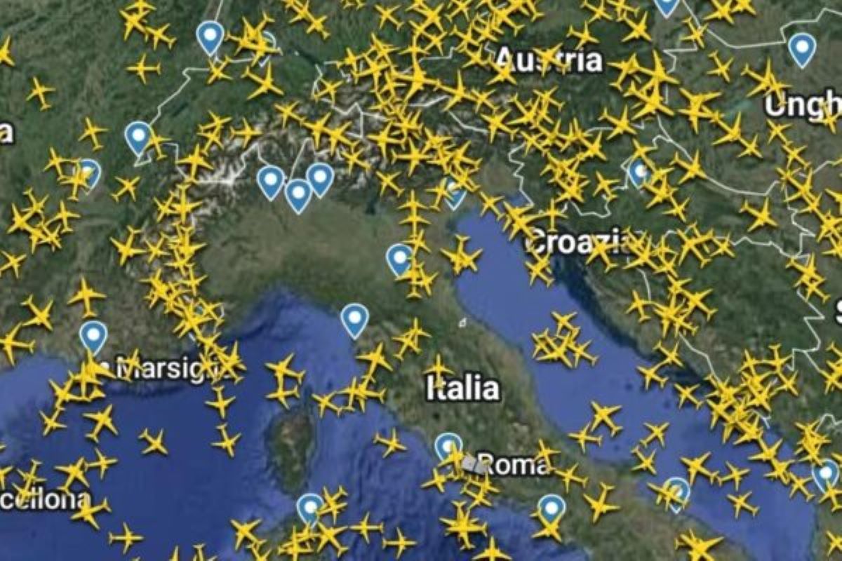 Voli, guasto al sistema Enav: dopo lo stop, nel Nord-Ovest d’Italia, riprende il traffico aereo Voli, guasto al sistema Enav: dopo lo stop, nel Nord-Ovest d’Italia, riprende il traffico aereo