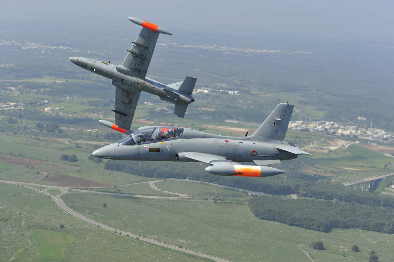 Passaggio di consegne a Galatina, addio al “Macchino” T-339A: ecco il nuovo addestratore T-345A – VIDEO Passaggio di consegne a Galatina, addio al “Macchino” T-339A: ecco il nuovo addestratore T-345A – VIDEO