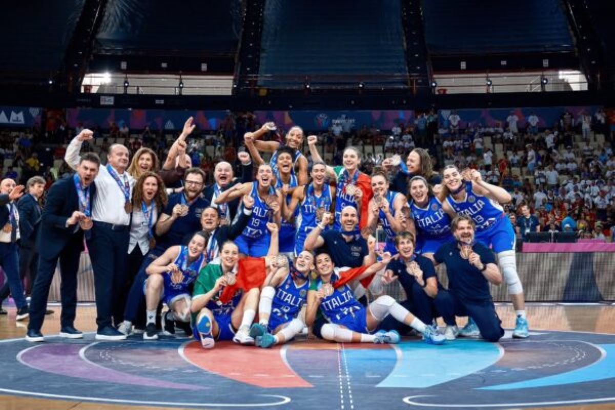 Basket femminile, bronzo storico per l’Italia agli Europei 2025: ritorno sul podio dopo 30 anni Basket femminile, bronzo storico per l’Italia agli Europei 2025: ritorno sul podio dopo 30 anni