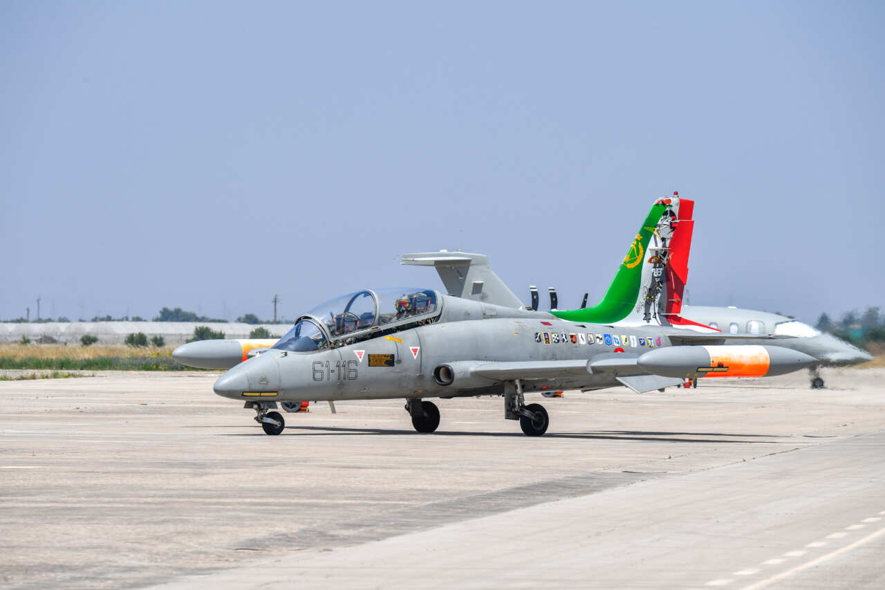 Passaggio di consegne a Galatina, addio al “Macchino” T-339A: ecco il nuovo addestratore T-345A – VIDEO Passaggio di consegne a Galatina, addio al “Macchino” T-339A: ecco il nuovo addestratore T-345A – VIDEO