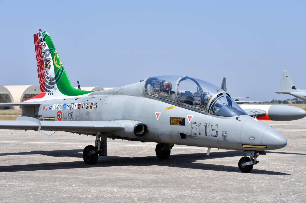 Passaggio di consegne a Galatina, addio al “Macchino” T-339A: ecco il nuovo addestratore T-345A – VIDEO Passaggio di consegne a Galatina, addio al “Macchino” T-339A: ecco il nuovo addestratore T-345A – VIDEO