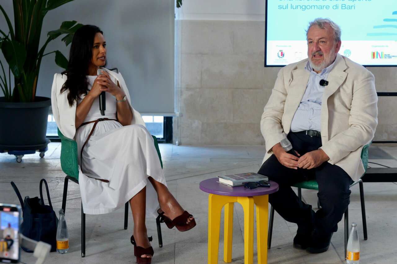 Bari, Emiliano incontra la giornalista Rula Jebreal: «La tragedia di Gaza ha radici scritte nella storia» – VIDEO Bari, Emiliano incontra la giornalista Rula Jebreal: «La tragedia di Gaza ha radici scritte nella storia» – VIDEO