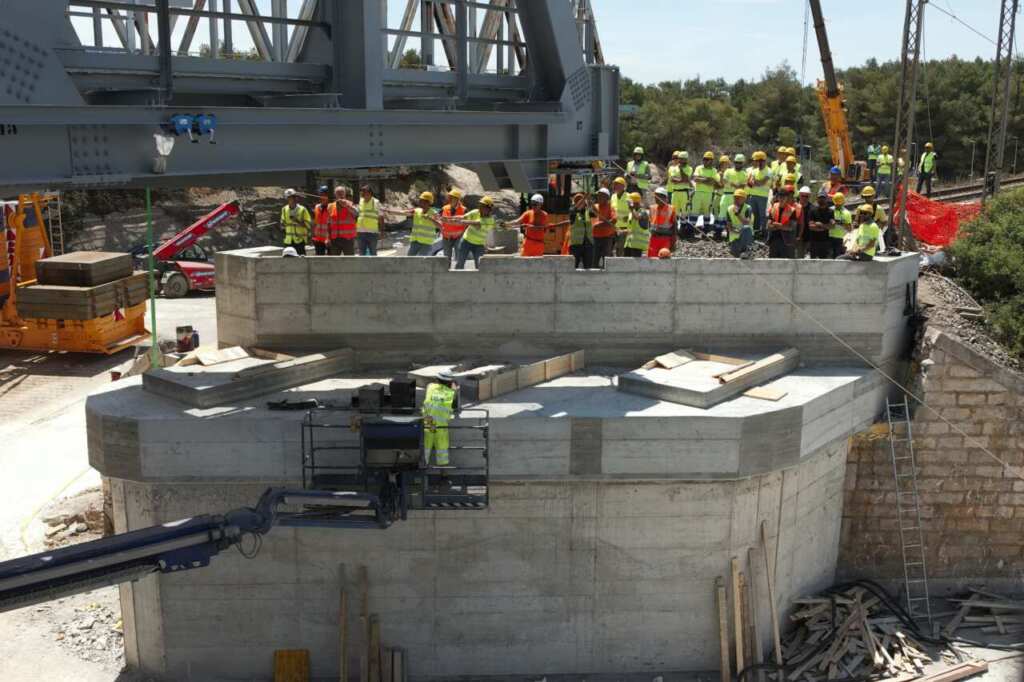 Tornano i treni sulla linea Taranto-Potenza, completati i lavori per la sostituzione del ponte sul Lato – VIDEO Tornano i treni sulla linea Taranto-Potenza, completati i lavori per la sostituzione del ponte sul Lato – VIDEO