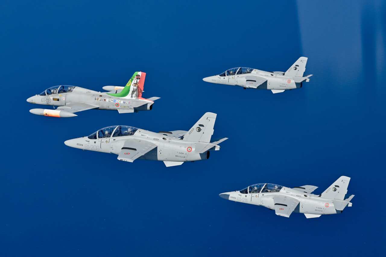 Passaggio di consegne a Galatina, addio al “Macchino” T-339A: ecco il nuovo addestratore T-345A – VIDEO Passaggio di consegne a Galatina, addio al “Macchino” T-339A: ecco il nuovo addestratore T-345A – VIDEO