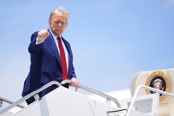 Vertice Nato all’Aja, Trump esulta per l’attacco all’Iran. Via libera al 5% per la difesa