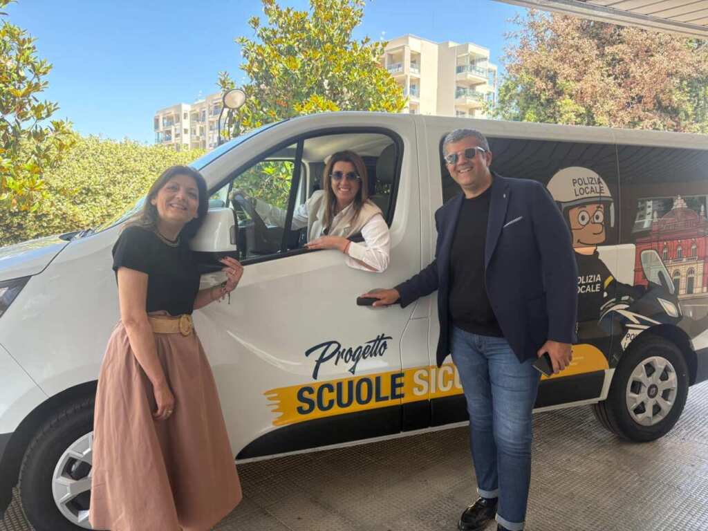 “Scuole Sicure 2025” a Bari, un polo educativo mobile della Polizia Locale per prevenire l’abuso di sostanze
