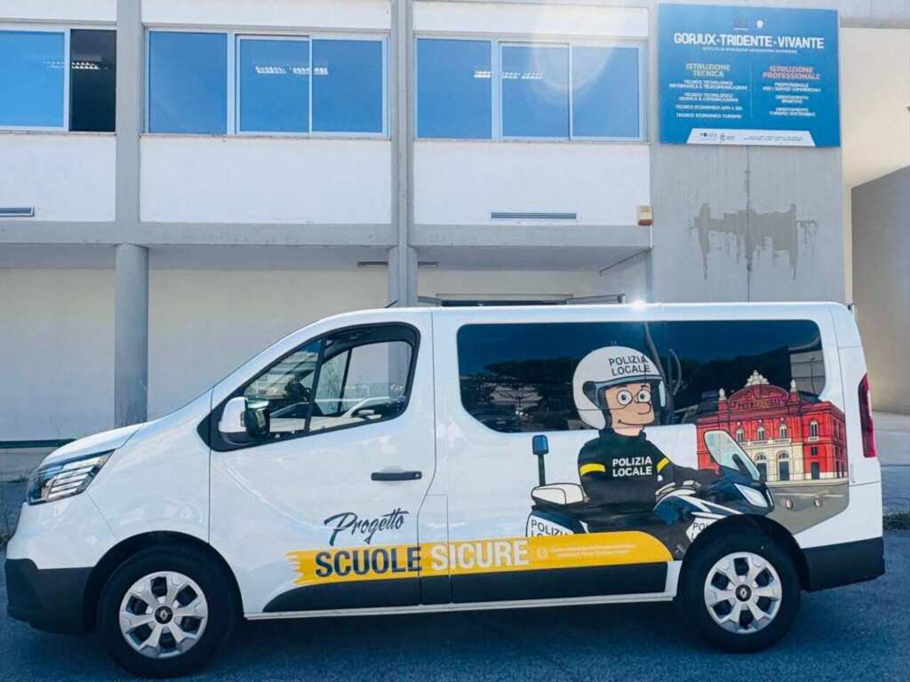 “Scuole Sicure 2025” a Bari, un polo educativo mobile della Polizia Locale per prevenire l’abuso di sostanze