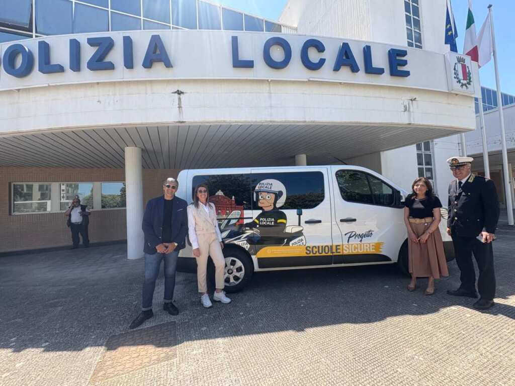“Scuole Sicure 2025” a Bari, un polo educativo mobile della Polizia Locale per prevenire l’abuso di sostanze