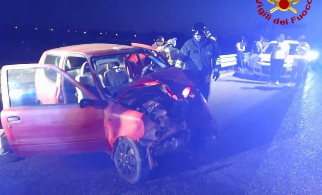 Galleria foto 'Incidente sulla SS7 a Mesagne, un’auto finisce fuori strada: trasportato al Perrino un ferito' - foto 1