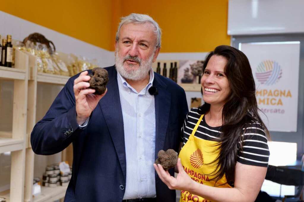 Galleria foto 'Inaugurato il Mercato contadino Coldiretti a Bari: un nuovo hub del cibo locale in via Amendola – VIDEO' - foto 1