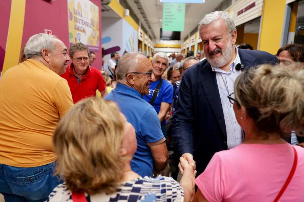 Galleria foto 'Inaugurato il Mercato contadino Coldiretti a Bari: un nuovo hub del cibo locale in via Amendola – VIDEO' - foto 3