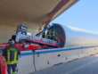 Camion con pala eolica incastrato sotto un ponte sulla Ss 89: traffico bloccato tra Foggia e Manfredonia