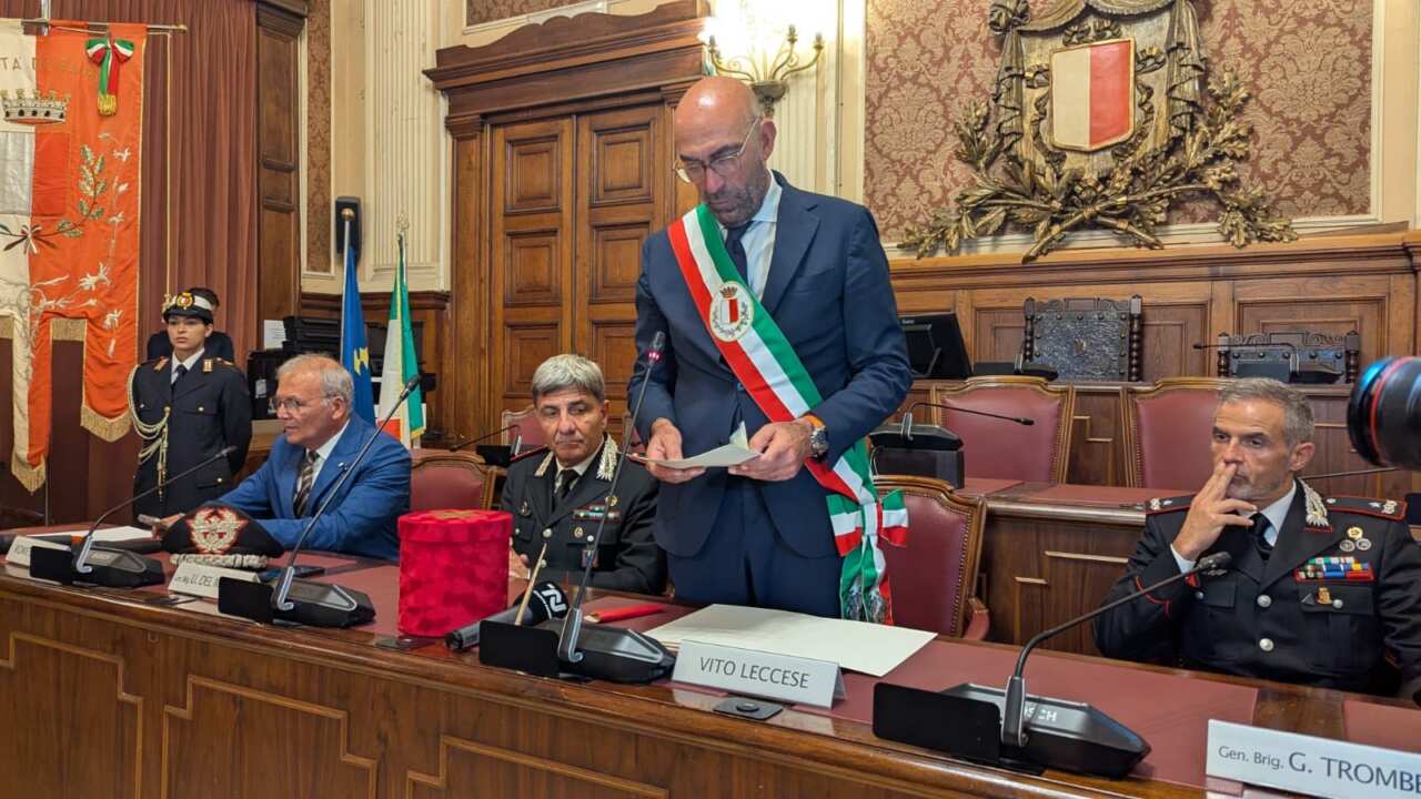 Bari conferisce la Cittadinanza Onoraria all’Arma dei Carabinieri. Minuto di silenzio per Carlo Legrottaglie – FOTO