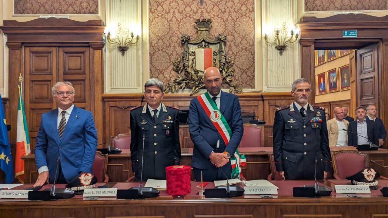 Bari conferisce la Cittadinanza Onoraria all’Arma dei Carabinieri. Minuto di silenzio per Carlo Legrottaglie – FOTO