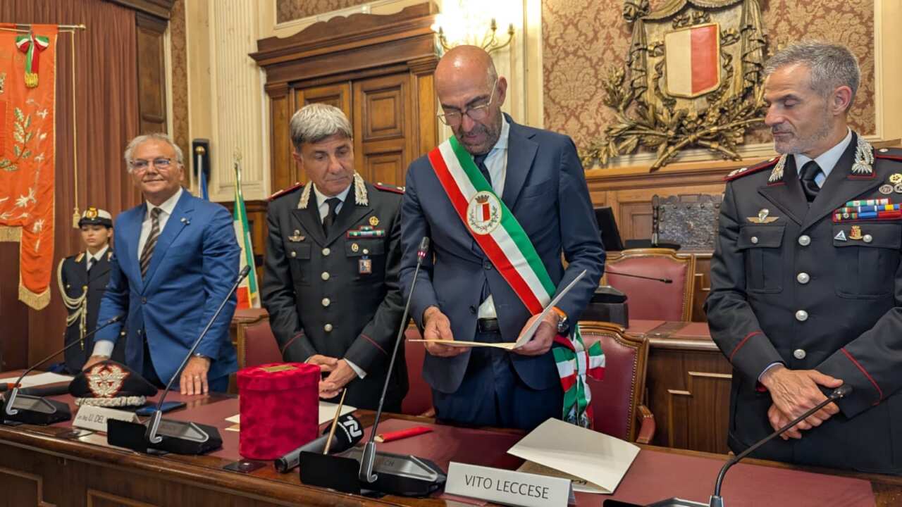 Bari conferisce la Cittadinanza Onoraria all’Arma dei Carabinieri. Minuto di silenzio per Carlo Legrottaglie – FOTO