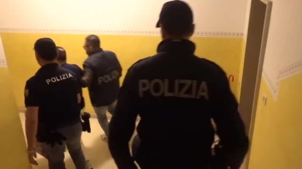 Galleria foto 'Spaccio di cocaina e marijuana ad Andria, definitive le condanne: 16 persone in carcere – VIDEO' - foto 1