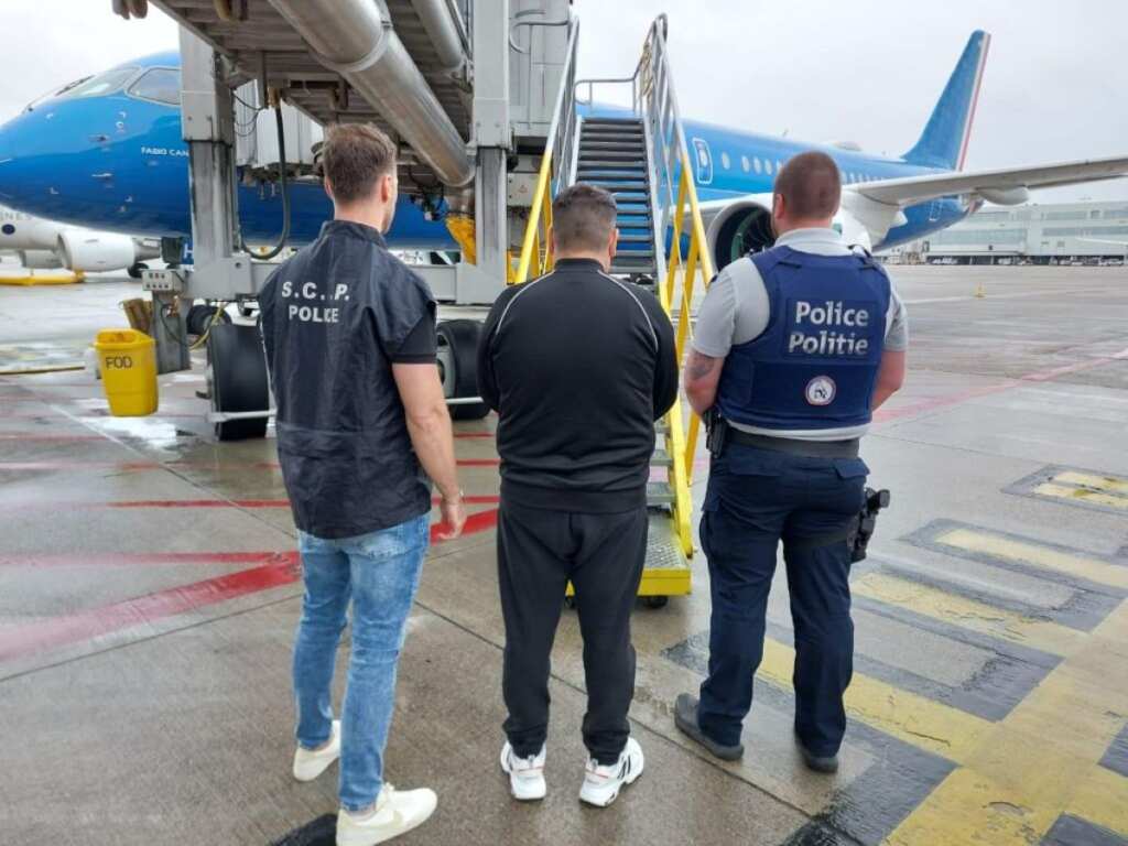 Galleria foto 'Traffico internazionale di droga, arrestato in Belgio un cittadino albanese ricercato dalla Dda di Bari' - foto 1