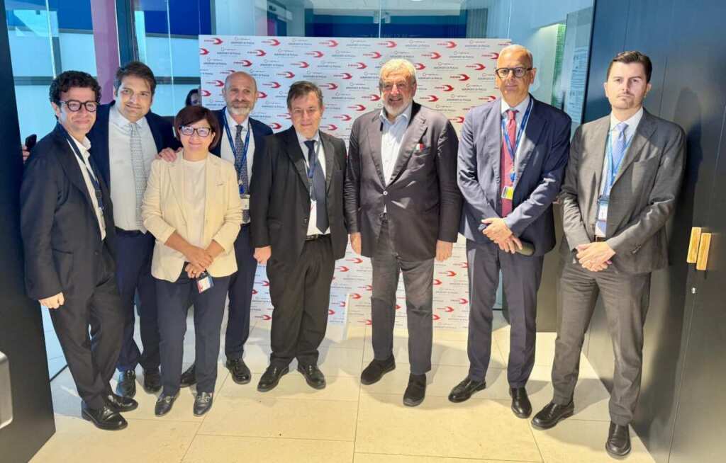 Galleria foto 'Bari, giornata storica in aeroporto: è atterrato il primo volo diretto da New York – FOTO e VIDEO' - foto 13