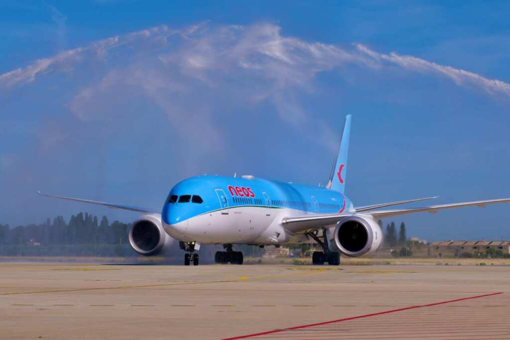 Galleria foto 'Bari, giornata storica in aeroporto: è atterrato il primo volo diretto da New York – FOTO e VIDEO' - foto 16