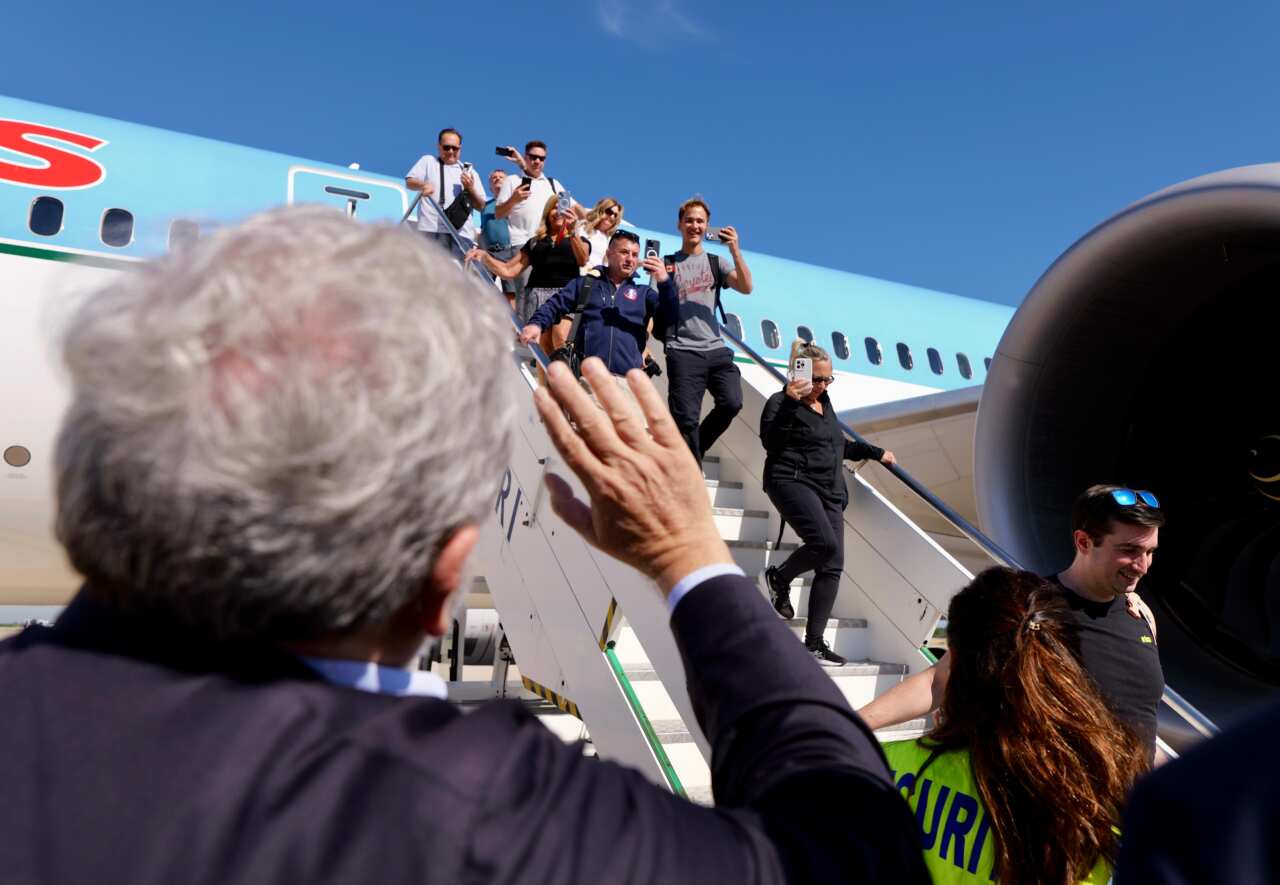 Bari, giornata storica in aeroporto: è atterrato il primo volo diretto da New York – FOTO e VIDEO