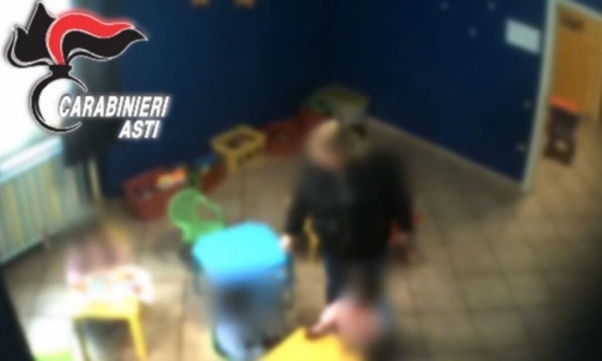 Galleria foto 'Asti, violenze e insulti ai bimbi della materna: sospese due maestre' - foto 1