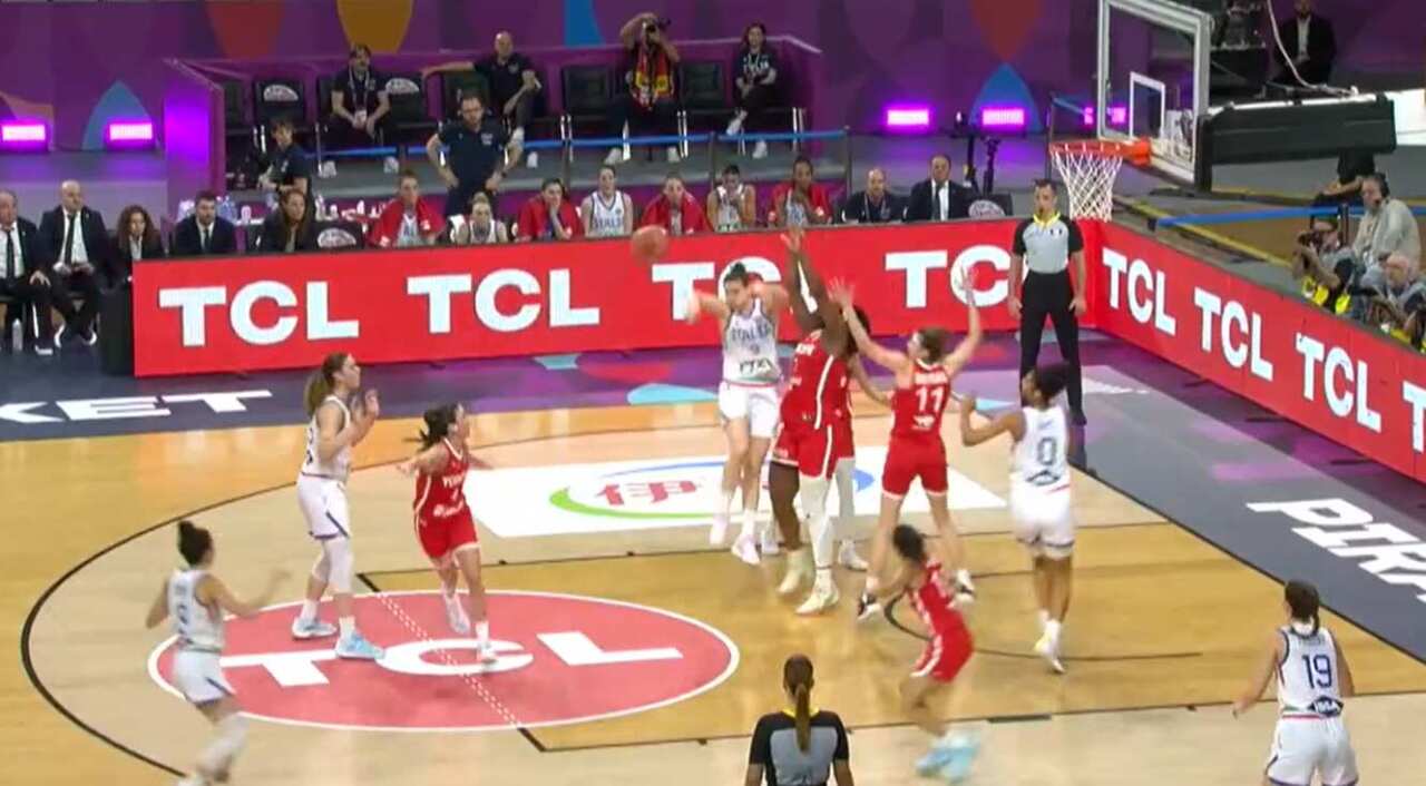 Galleria foto 'Basket femminile, Italia in semifinale dopo 30 anni: battuta la Turchia 76-74 agli Europei' - foto 1