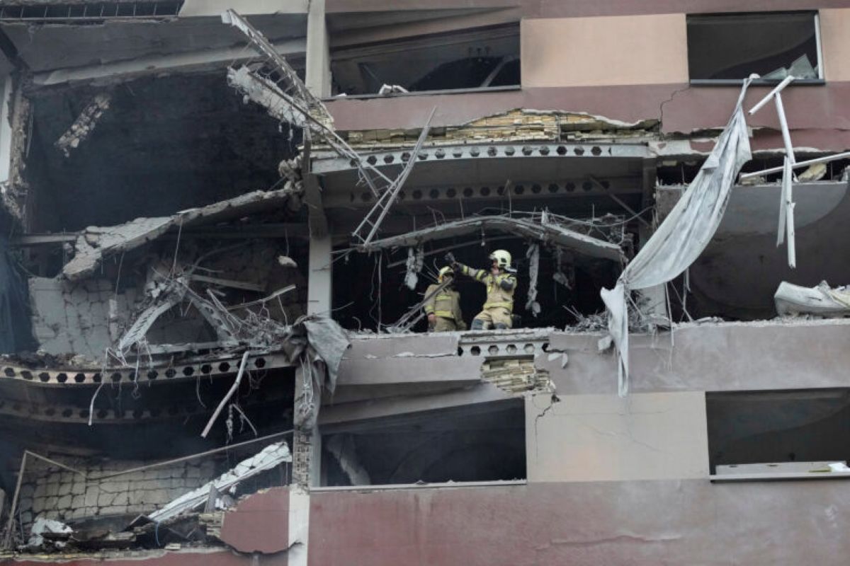 Galleria foto 'Israele attacca l’Iran, colpiti siti nucleari e vertici militari. Teheran replica: «La punizione sarà severa»' - foto 1
