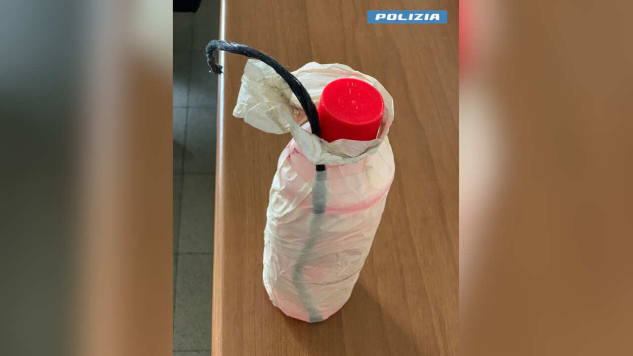 Galleria foto 'Canosa di Puglia, consuma in un bar e fugge senza pagare: aveva con sé una bottiglia incendiaria' - foto 1