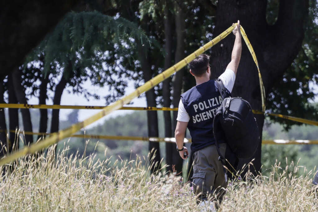 Galleria foto 'Mamma e figlia senza vita a Villa Pamphili a Roma: la neonata morta per strangolamento' - foto 1