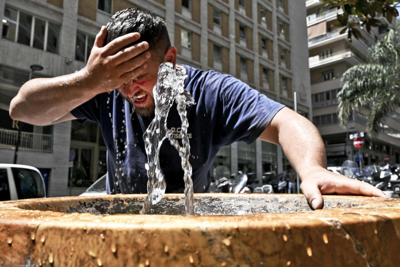 Protezioni e acqua, i consigli per “sfidare” le temperature record