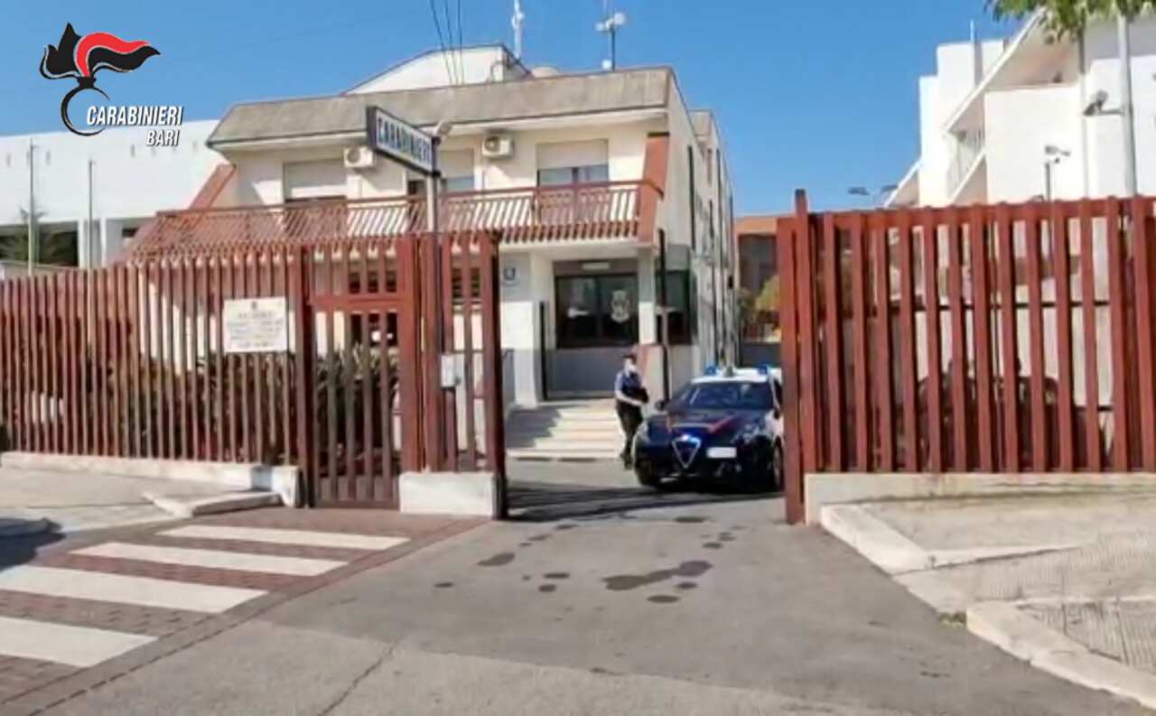 Sannicandro, armato di pistola entra in casa e aggredisce i proprietari: arrestato un 32enne Sannicandro, armato di pistola entra in casa e aggredisce i proprietari: arrestato un 32enne