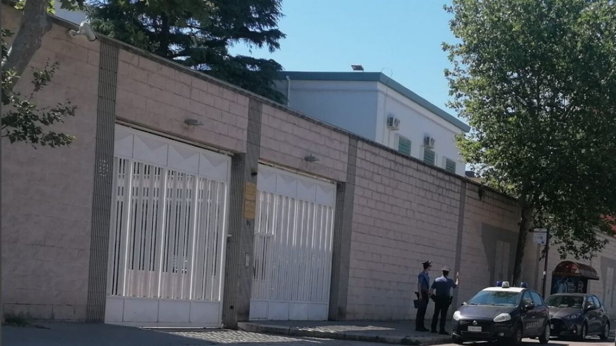 Bari, cinque poliziotti penitenziari aggrediti da un detenuto nel carcere minorile: due in ospedale
