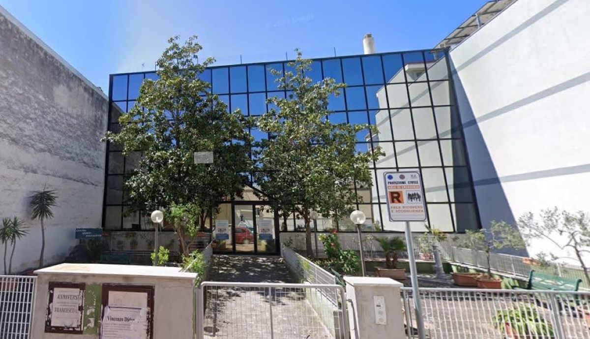 Mola, una stanza del centro per anziani alla comunità islamica: è polemica. Il sindaco sbotta: «È razzismo» Mola, una stanza del centro per anziani alla comunità islamica: è polemica. Il sindaco sbotta: «È razzismo»