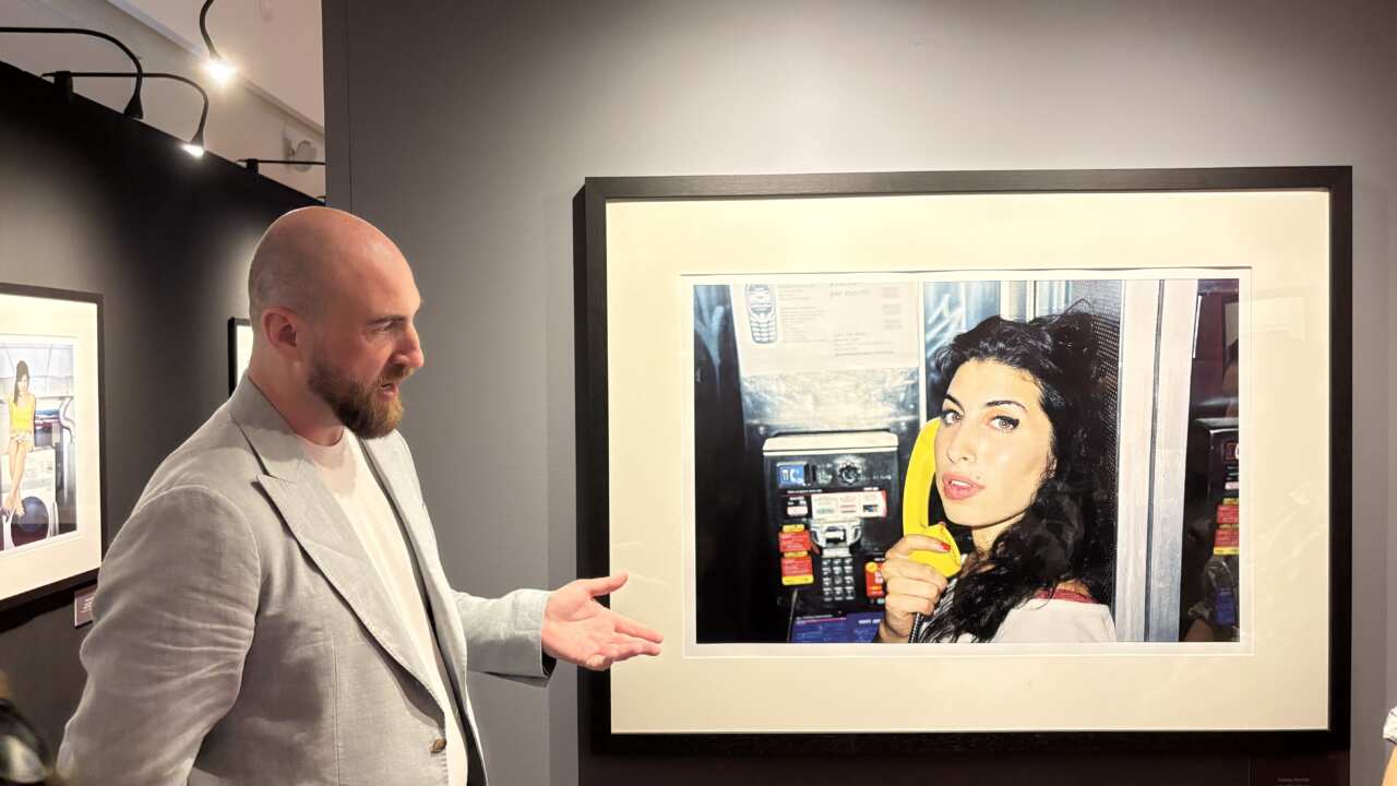 Galleria foto 'Medimex, parla Charles Moriarty: «Vi racconto la mia amica Amy Winehouse» – L’INTERVISTA' - foto 1