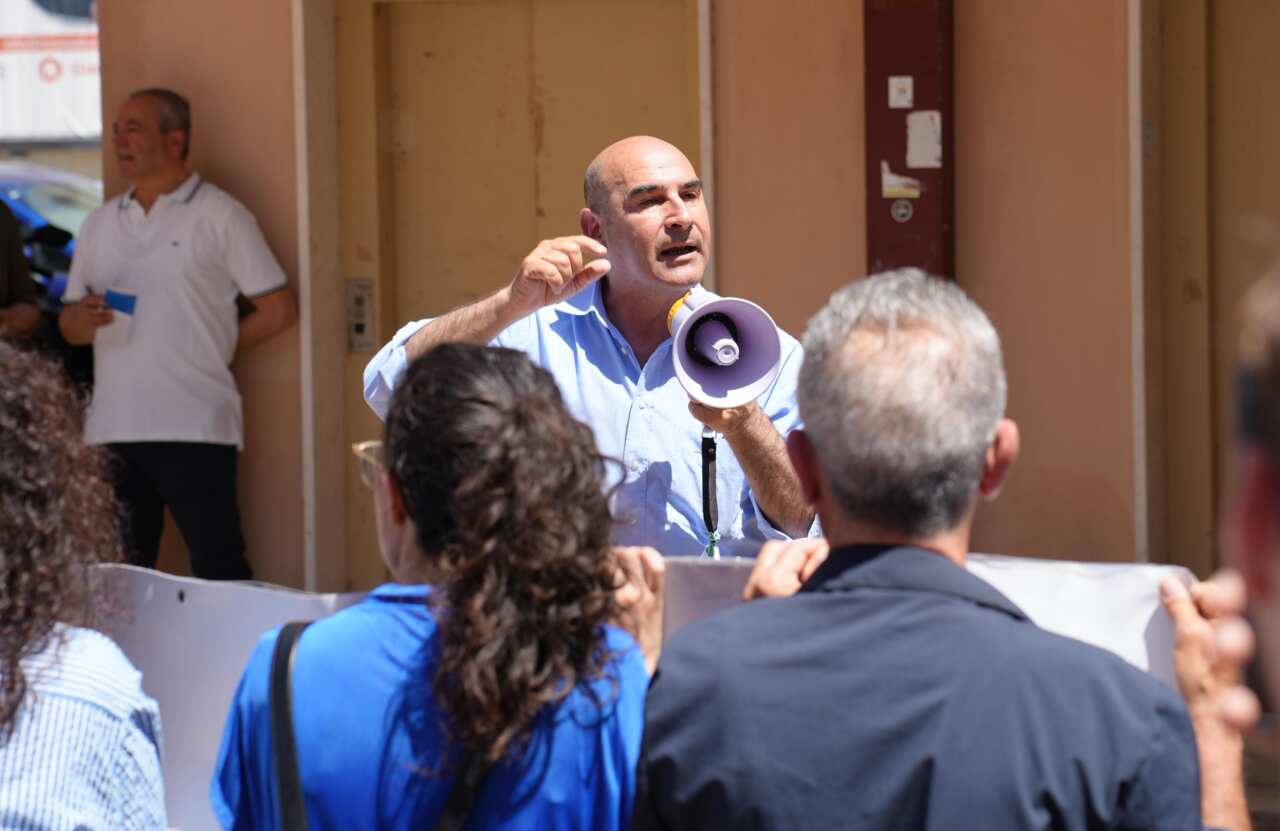 Matera al ballottaggio, sit-in di Cifarelli all’ospedale: «Asm in crisi, basta proclami» Matera al ballottaggio, sit-in di Cifarelli all’ospedale: «Asm in crisi, basta proclami»