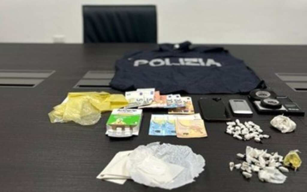 Galleria foto 'Andria, preparavano le dosi di cocaina in una casa vicino alla Questura: arrestati' - foto 1