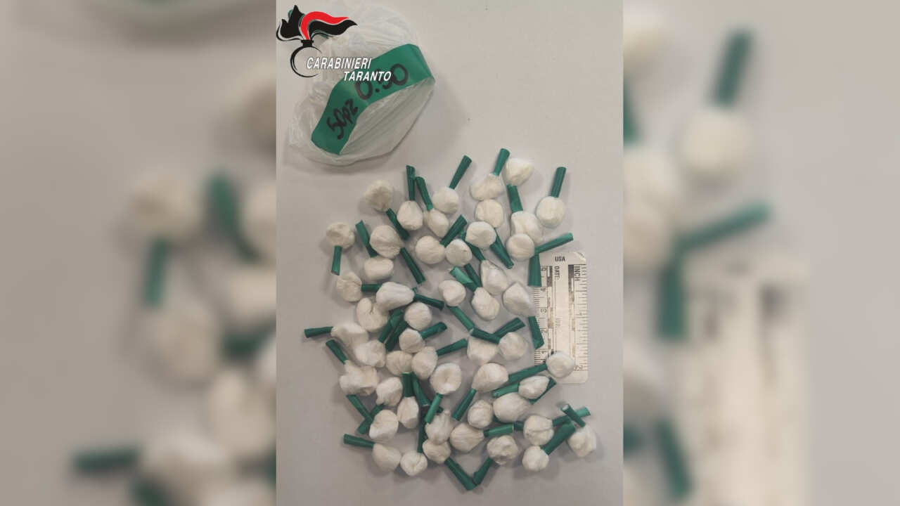 Martina Franca, ha 50 dosi di cocaina e tenta di fuggire ai carabinieri: arrestata una 39enne barese Martina Franca, ha 50 dosi di cocaina e tenta di fuggire ai carabinieri: arrestata una 39enne barese