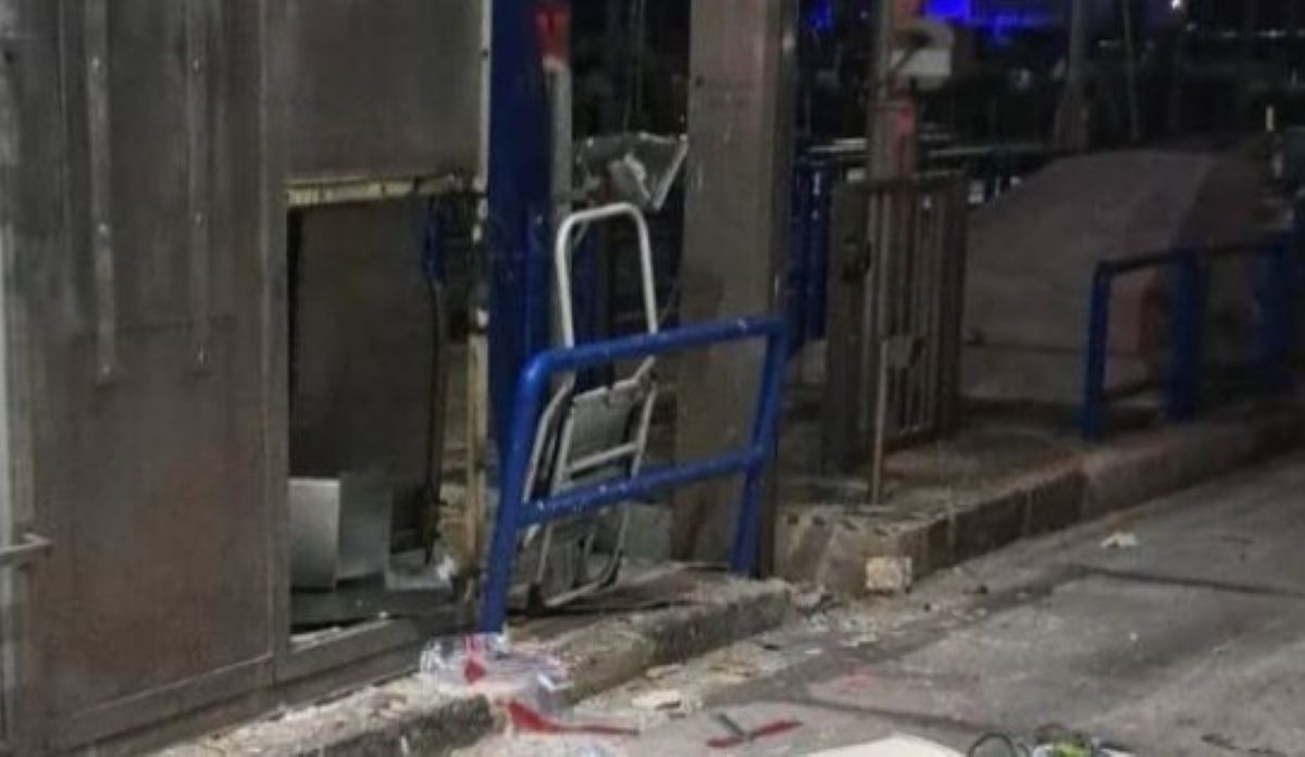 Mottola, boato in autostrada: fanno esplodere la cassa del casello dell’A14 per rubare i soldi del pedaggio