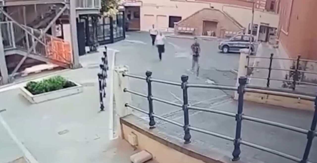 Galleria foto 'Roma, arrestato il 46enne di Mesagne evaso durante una visita medica: fermato dopo un furto' - foto 1