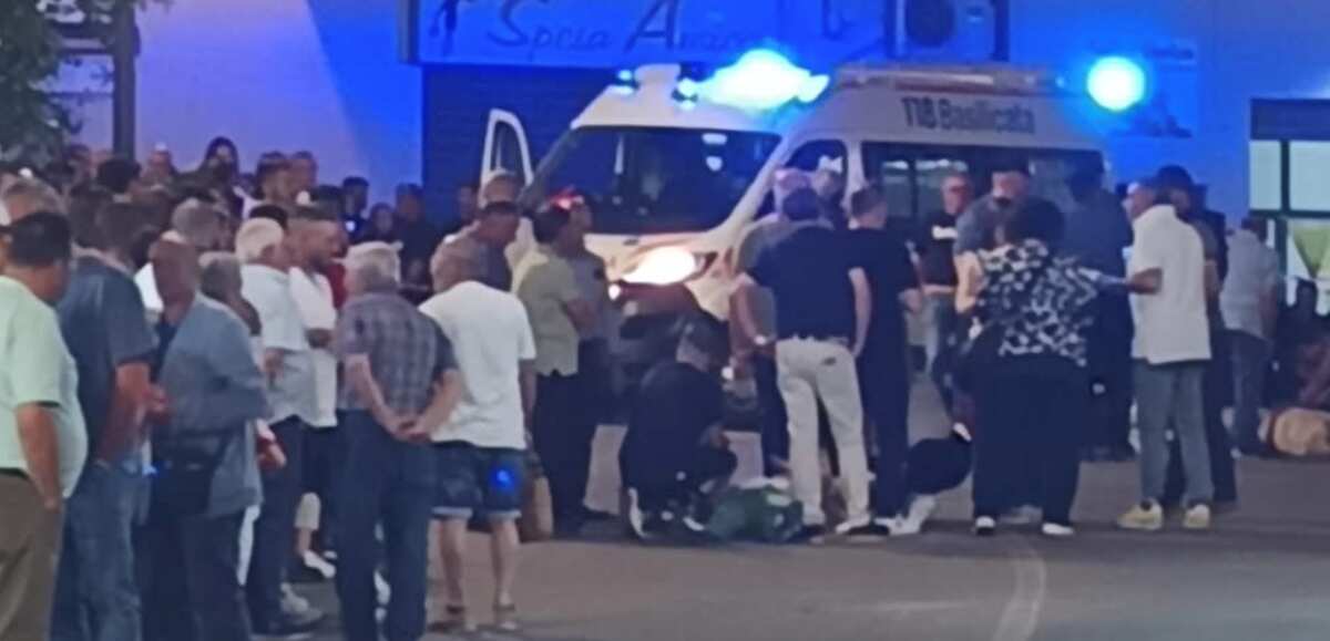 Accettura, tragedia sfiorata alla festa del Maggio: buoi sulla folla, quattro feriti in codice rosso Accettura, tragedia sfiorata alla festa del Maggio: buoi sulla folla, quattro feriti in codice rosso