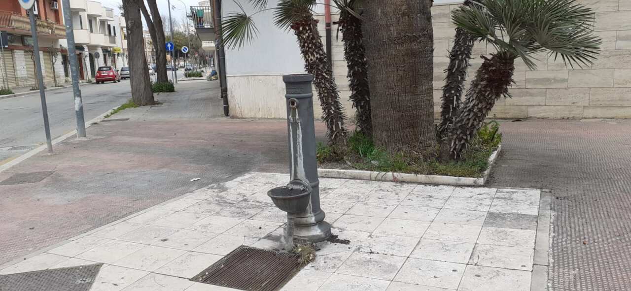 Siccità, in Puglia il 42% di acqua in meno. L’appello: «Niente sprechi o rischio restrizioni» Siccità, in Puglia il 42% di acqua in meno. L’appello: «Niente sprechi o rischio restrizioni»